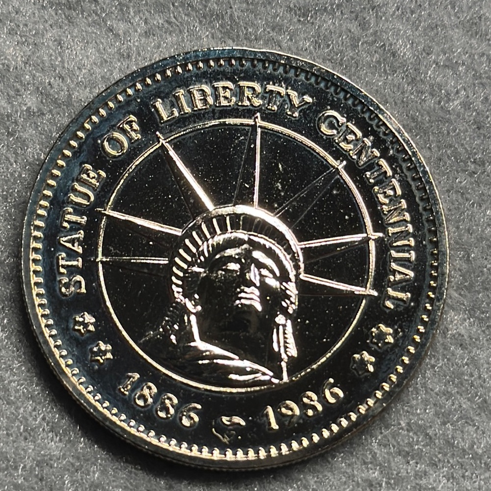 Statue of Liberty Centennial 1886-1986 commemorative Coin 100th anniversary